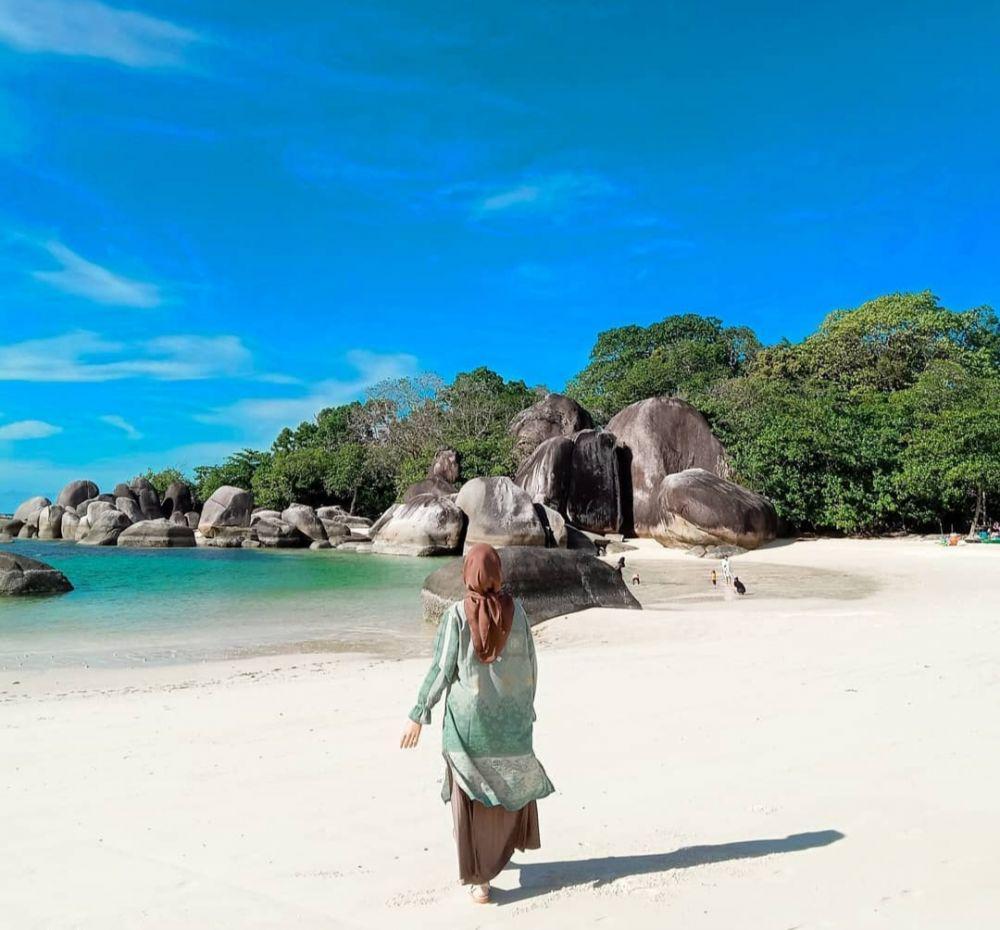 Pantai Tanjung Tinggi (instagram.com/novriyanarnt)