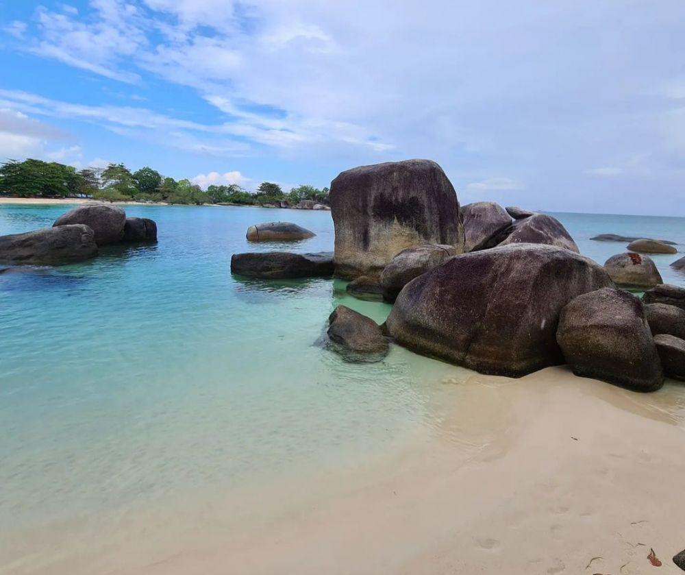 Pantai Tanjung Tinggi (instagram.com/afsindonesia)