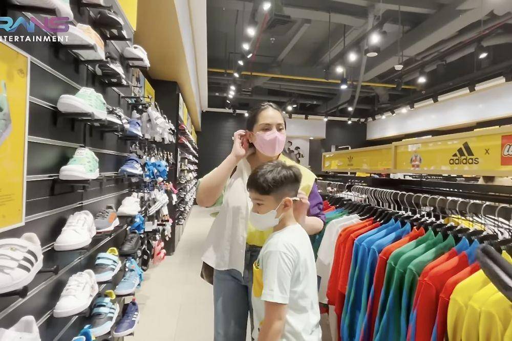 Nagita Slavina dan Rafathar (YouTube.com/Rans Entertainment)