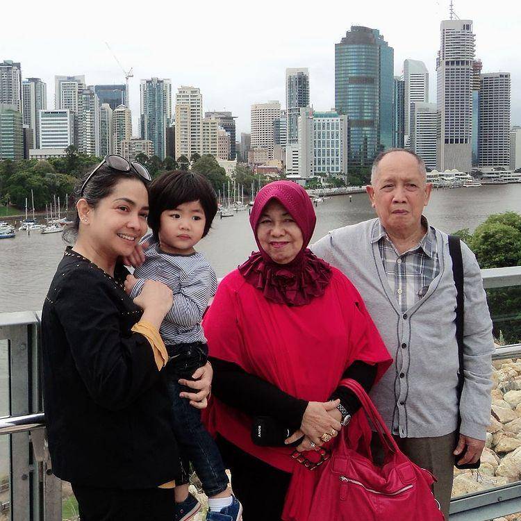 potret keluarga Rieta Amilia (instagram.com/rieta_amilia)