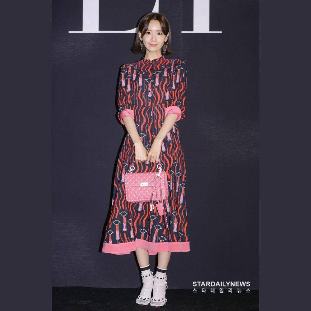 dress bermotif Yoona SNSD (instagram.com/snsdoutfit)