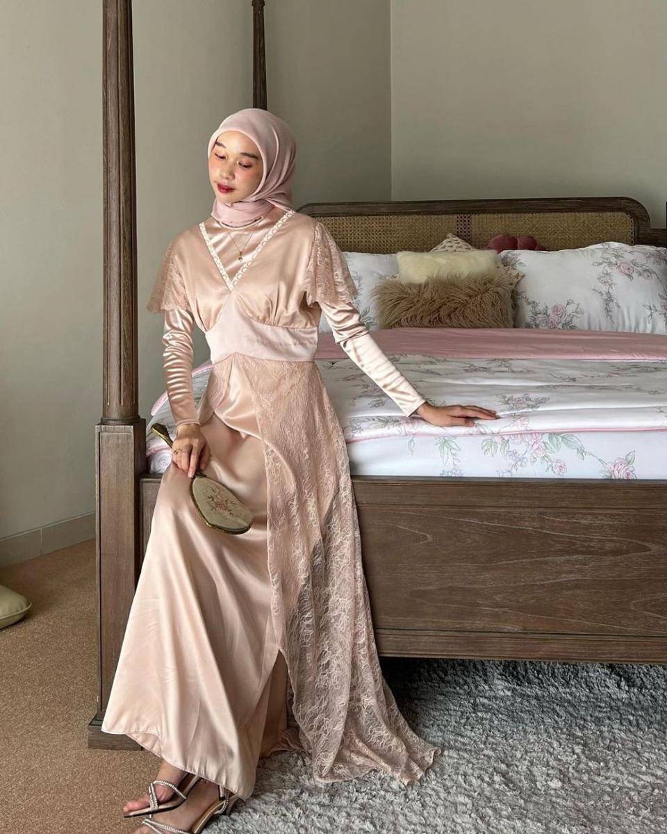 Outfit cewek bumi. (instagram.com/nasariastri)