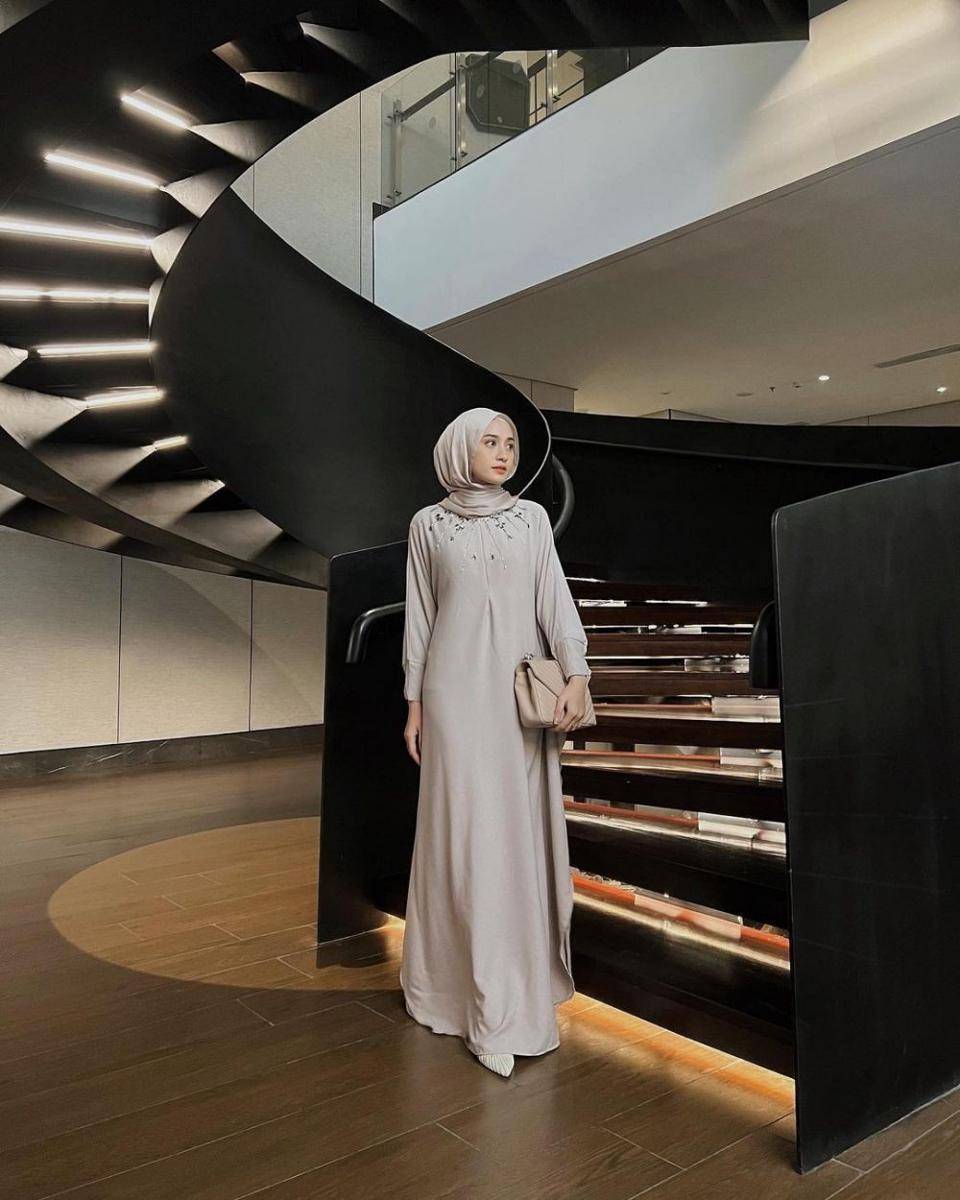 Outfit cewek bumi. (instagram.com/helminursifah)