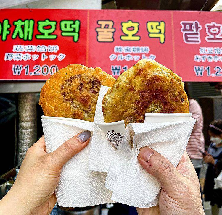 hotteok (instagram.com/hyein._.v)