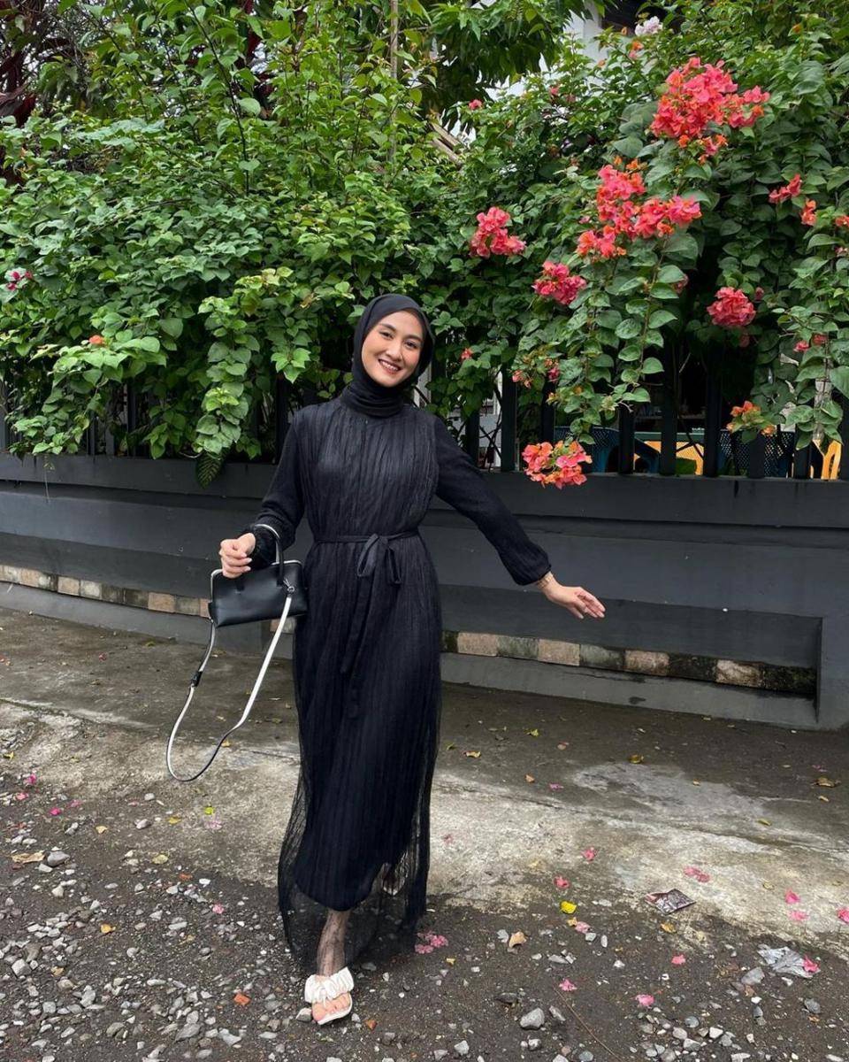style hijab ala Inas Rana Fagastia (instagram.com/inasrana)