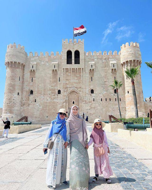 potret Oki Setiana Dewi, sang Ibu dan putri pertama (instagram.com/okisetianadewi)