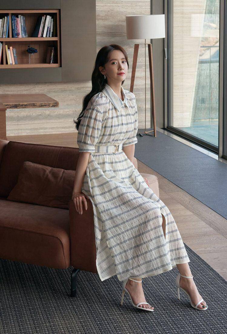 dress bermotif Yoona SNSD (twitter.com/Karinaa00480465)