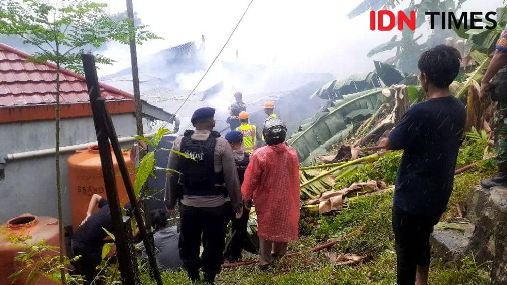 Bencana kebakaran terjadi di pemukiman padat penduduk di RT 26 Kelurahan Sepinggan Balikpapan, Senin (25/7/2022). (IDN Times/Hilmansyah)