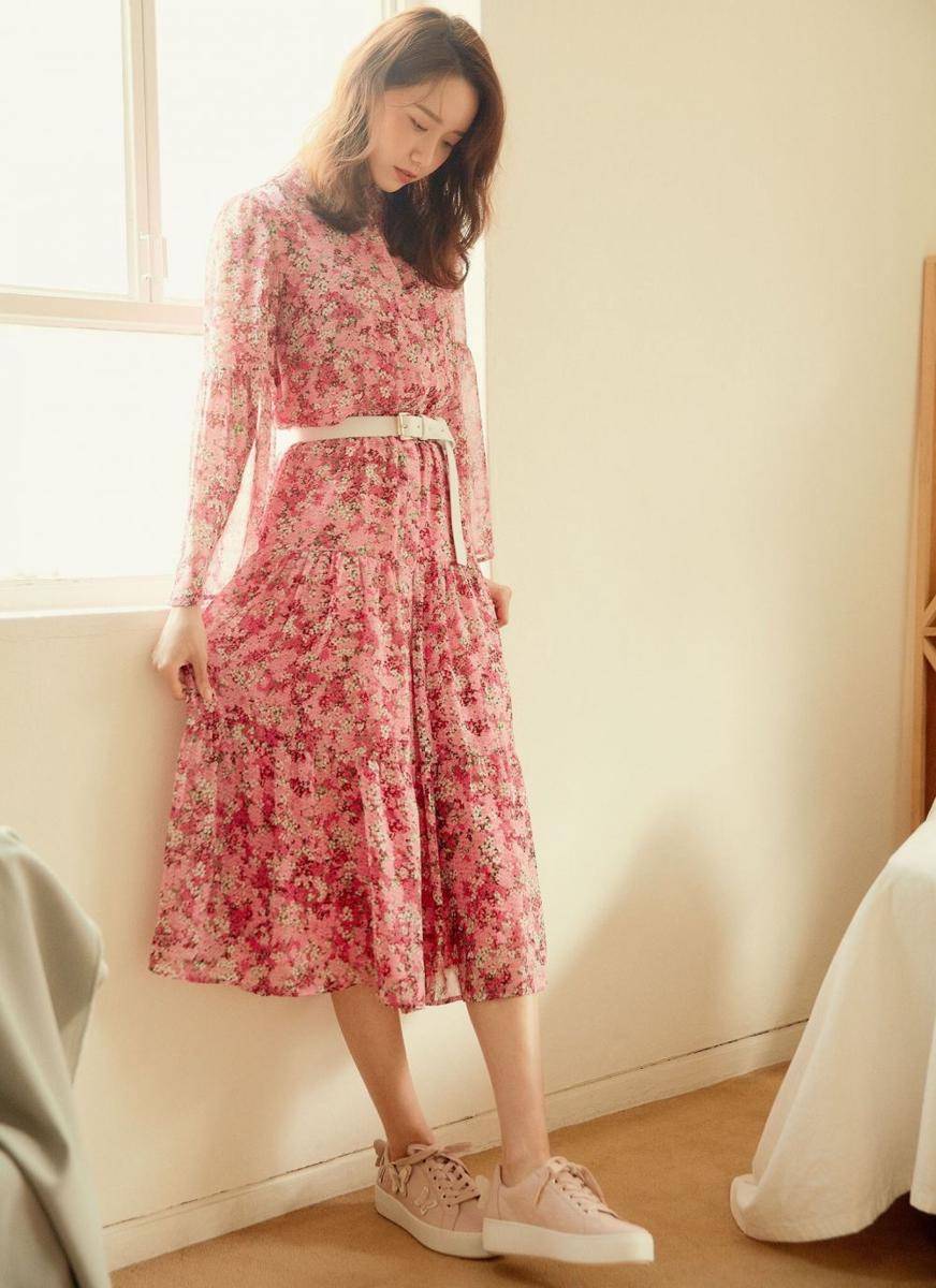 dress bermotif Yoona SNSD (twitter.com/yoonarchived)