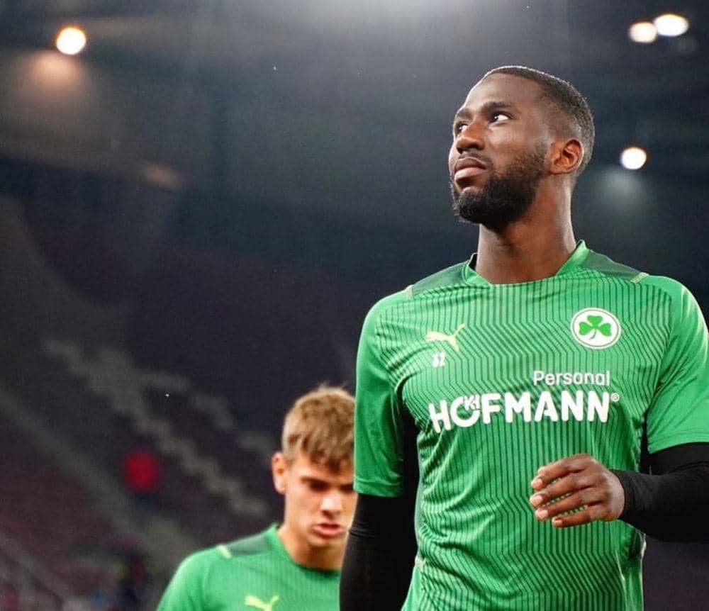 Abdourahmane Barry saat membela Greuther Fuerth di Bundesliga. (instagram.com/adbarry_32)