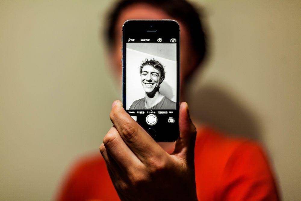 Ilustrasi foto profil (unsplash/Antoine Beauvillain)