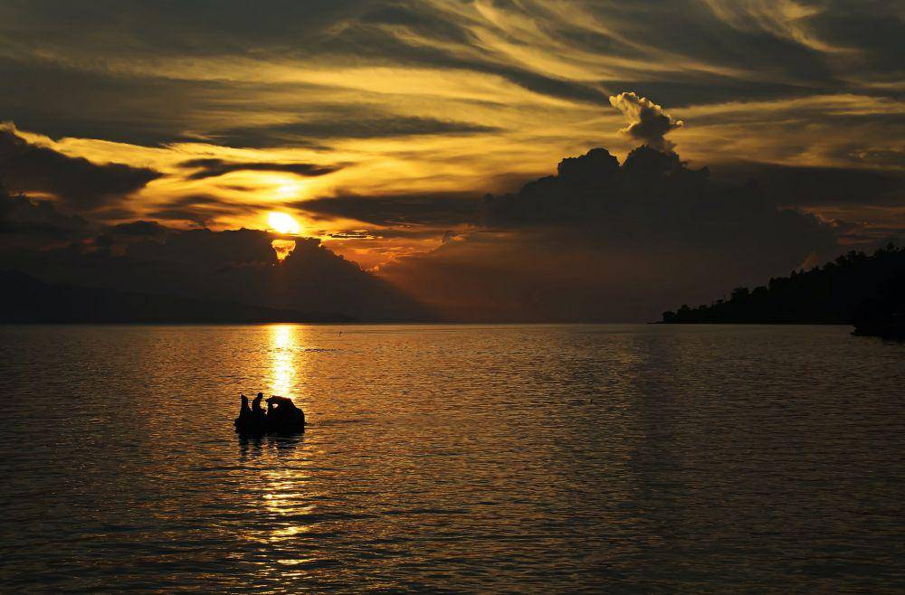 Danau Toba (unsplash.com/Fadli Azhari)