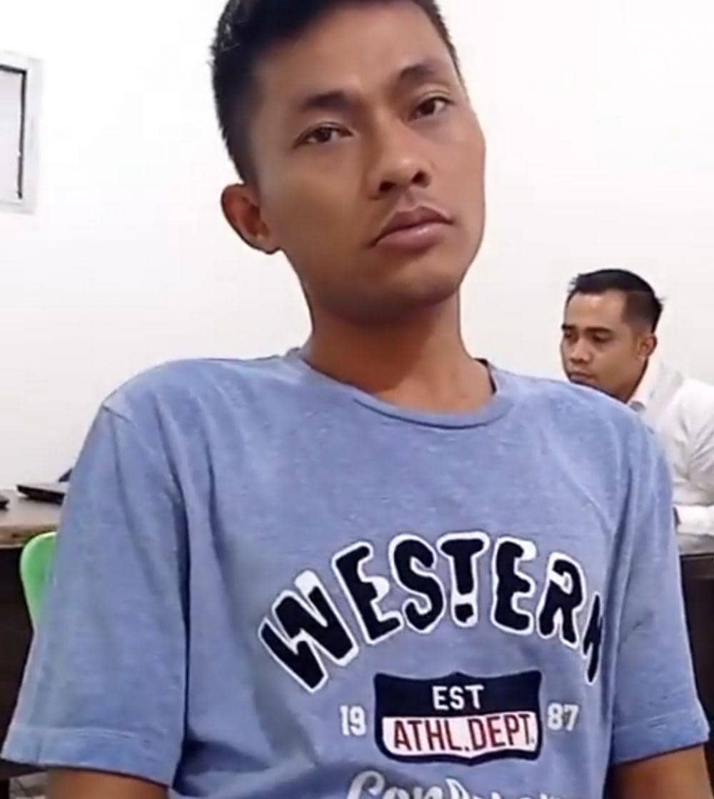 (Pelaku Bobi, pembunuh dua perempuan di Meritai Banyuasin saat diamankan Jatanras Polda Sumsel) IDN Times/Istimewa