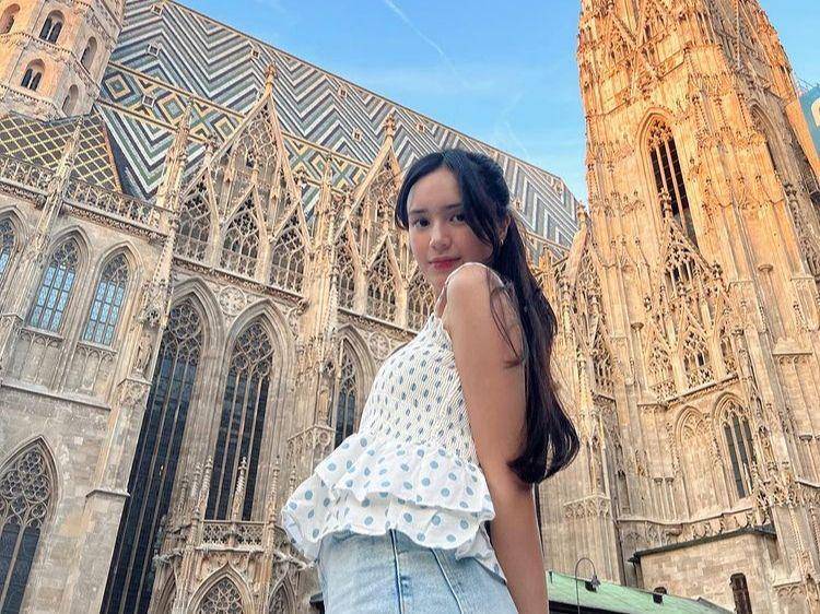 Beby Tsabina (instagram.com/bebytsabina)