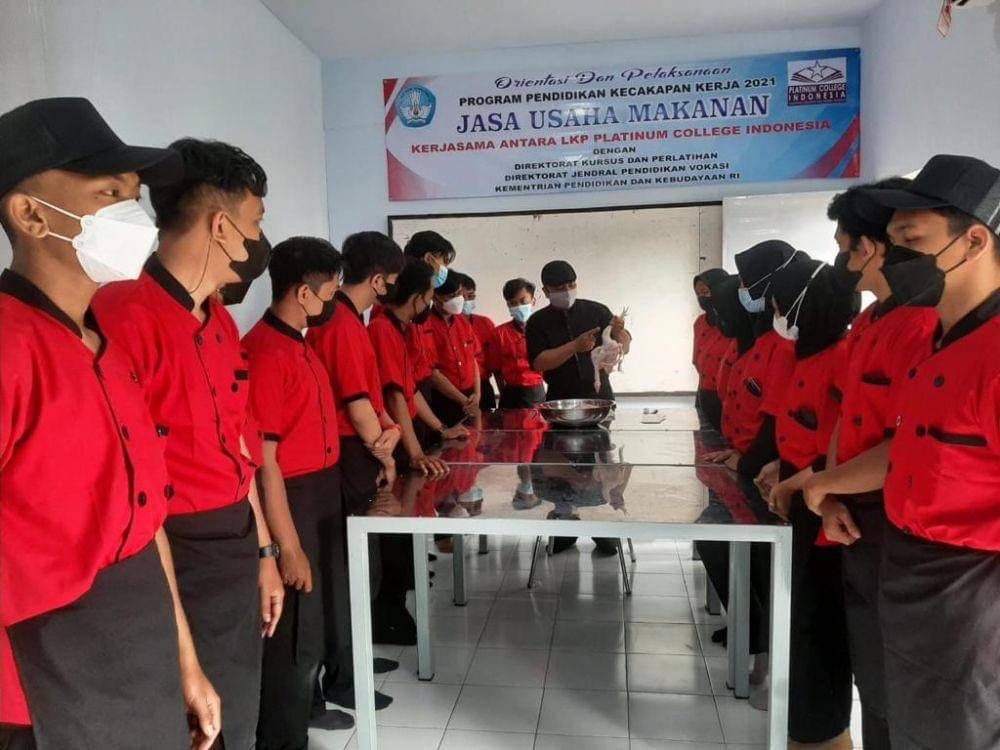Pemerintah Kabupaten (Pemkab) Banyuwangi terus berupaya menyiapkan SDM unggul dan terampil melalui program Banyuwangi Ayo Kursus (BAK). (Dok. Humas Pemkab Banyuwangi)