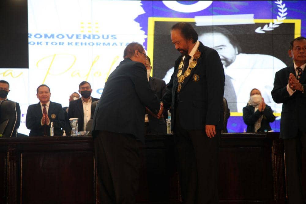 Surya Paloh saat proses penganugerahan gelar Doktor Honoris Causa. Dok/Humas FISIP UB