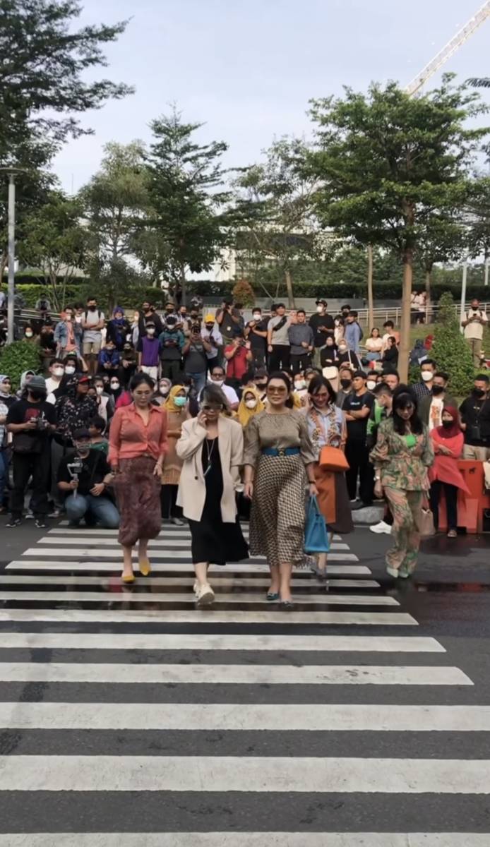 potret Mayangsari di Citayam Fashion Week (instagram.com/mayangsari_official)