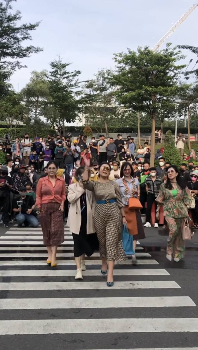 potret Mayangsari di Citayam Fashion Week (instagram.com/mayangsari_official)