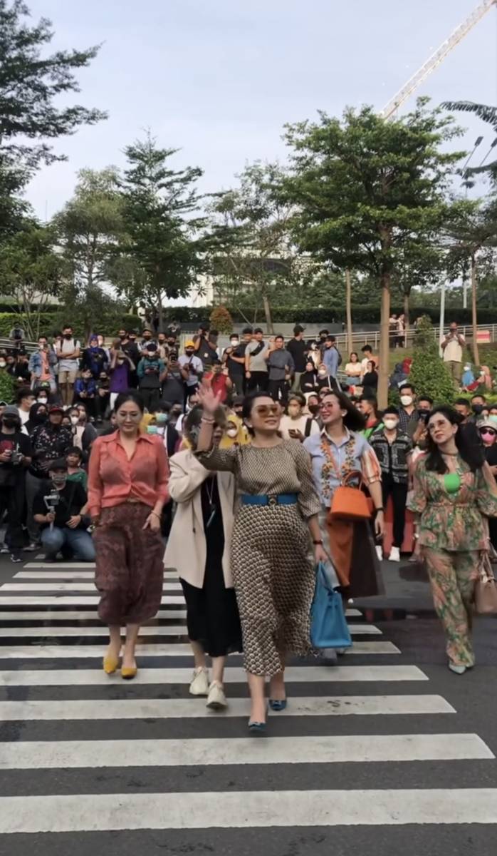 potret Mayangsari di Citayam Fashion Week (instagram.com/mayangsari_official)