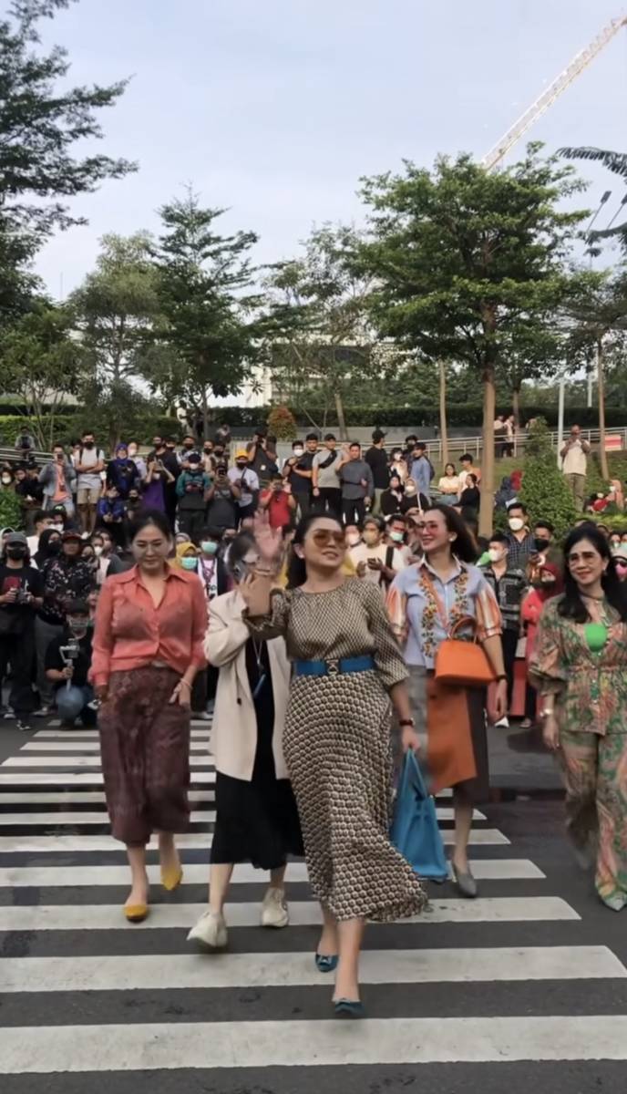 potret Mayangsari di Citayam Fashion Week (instagram.com/mayangsari_official)