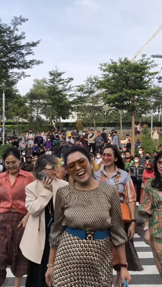 potret Mayangsari di Citayam Fashion Week (instagram.com/mayangsari_official)