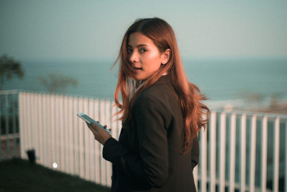 ilustrasi perempuan karier (pexels.com/Chevanon Photography)