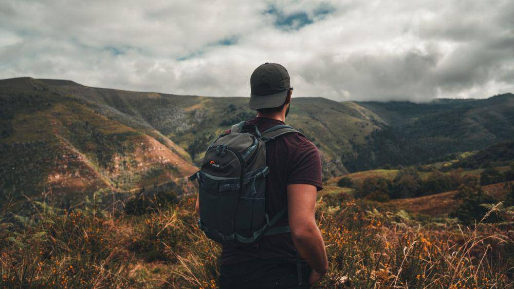 ilustrasi solo traveling (pexels.com/Toth Photos)