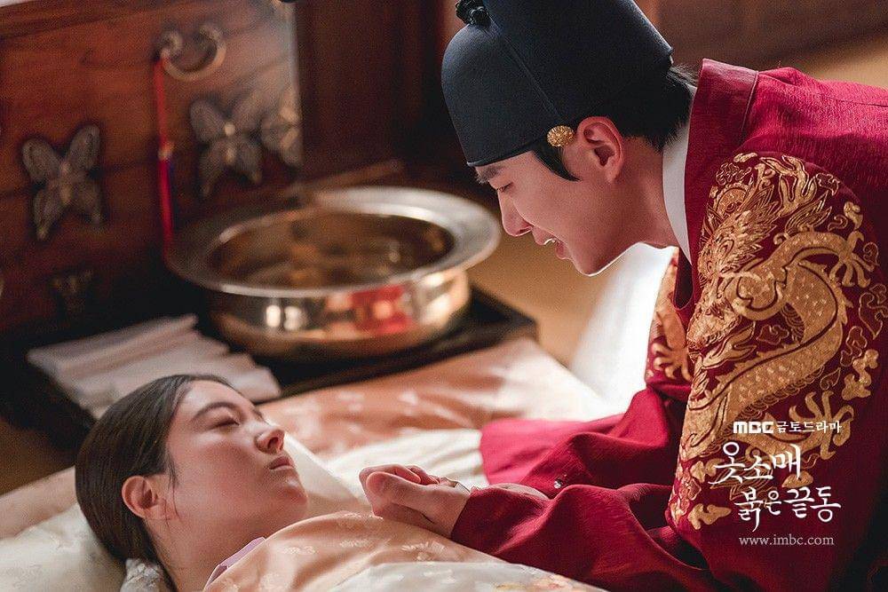 Lee Se Young dan Lee Jun Ho di drama The Red Sleeve (dok. MBC/The Red Sleeve)