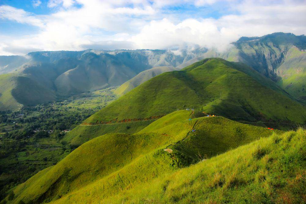 Bukit Holbung (unsplash.com/Rizaldie Project)