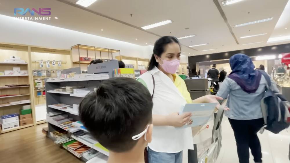 Nagita Slavina dan Rafathar (YouTube.com/Rans Entertainment)