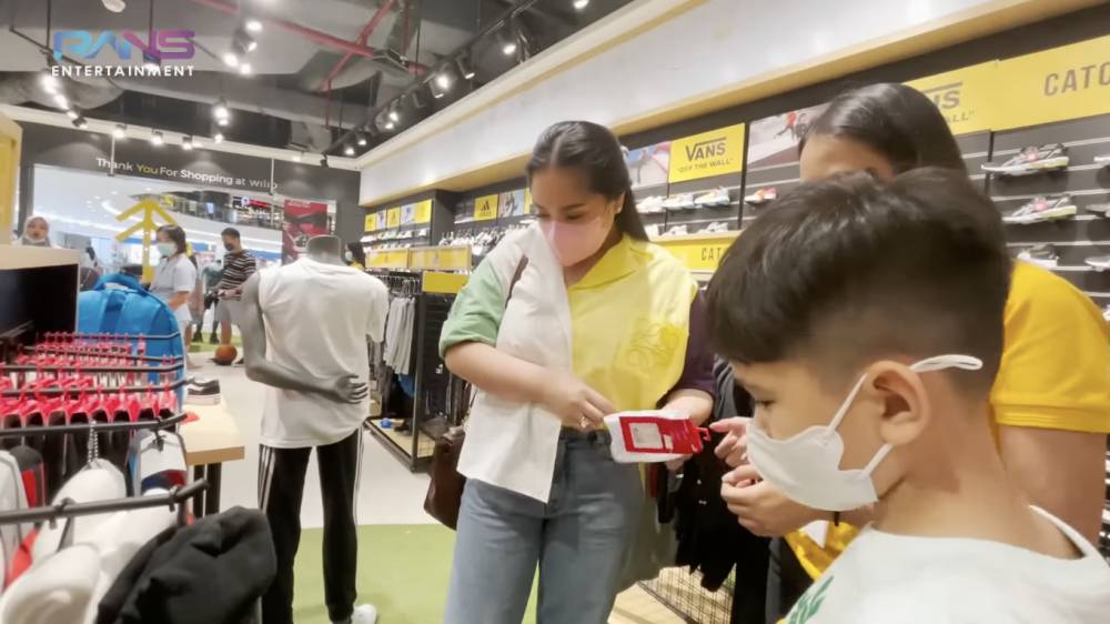 Nagita Slavina dan Rafathar (YouTube.com/Rans Entertainment)