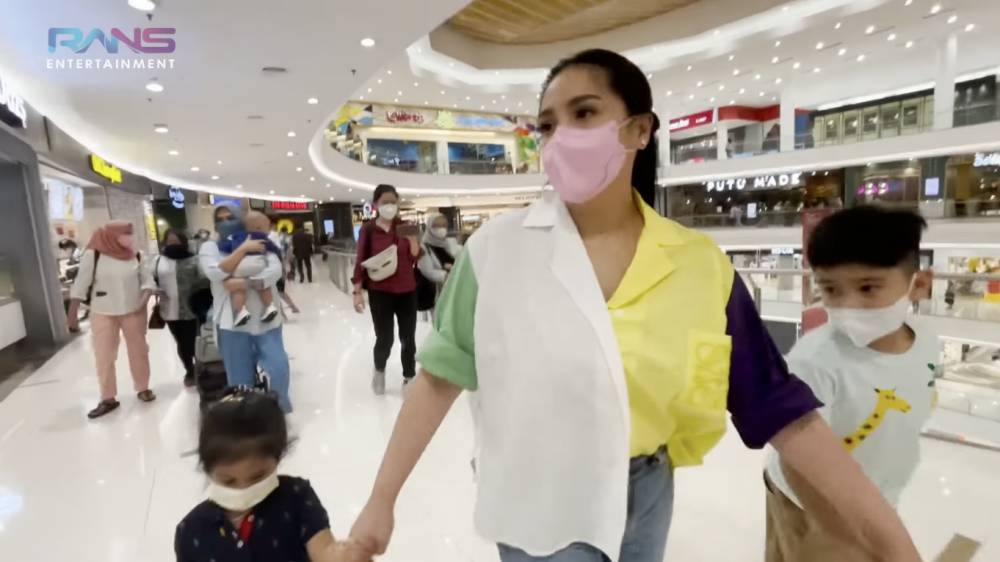 Nagita Slavina dan Rafathar (YouTube.com/Rans Entertainment)