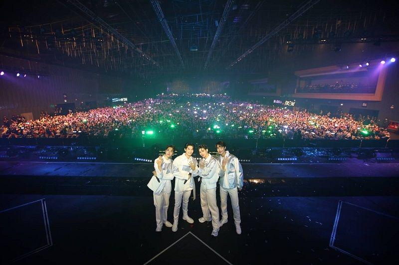 12 Kemeriahan Konser Shooting Star F4 Thailand, Full Seat!