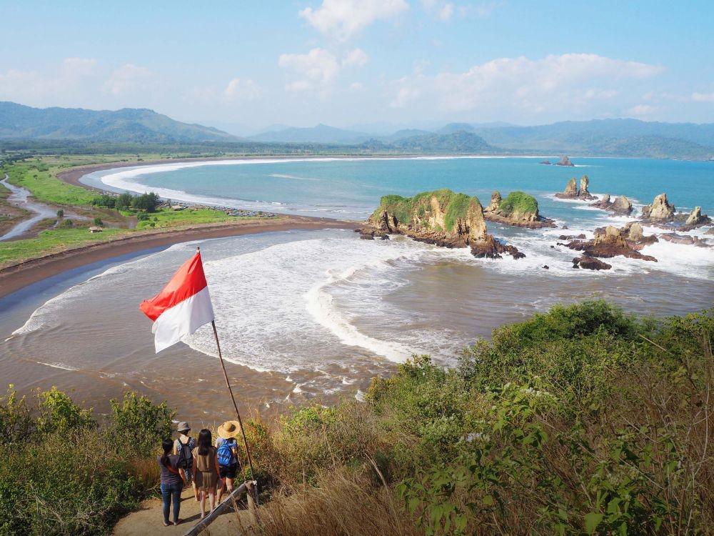 potret Teluk Cinta, Jember (commons.wikimedia.org)