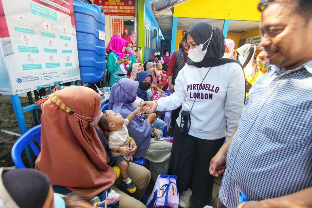 Wakil Wali Kota Makassar Fatmawati Rusdi mengunjungi Puskesmas Antang, Sabtu (23/7/2022), dalam rangka program Gerebek Stunting. (Dok. Pemkot Makassar)