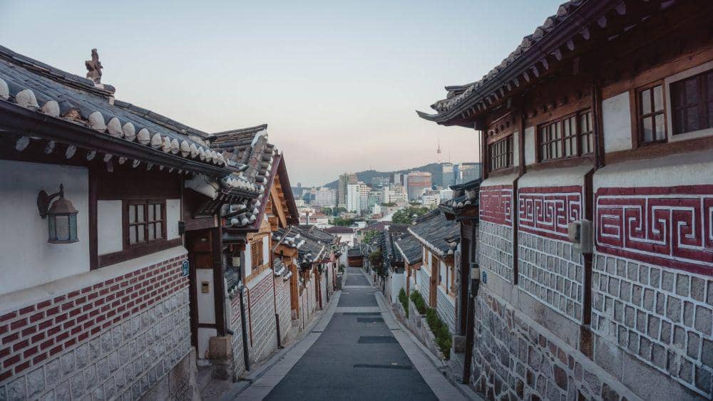 Hanok Bukchon Village (unsplash.com/Y K)