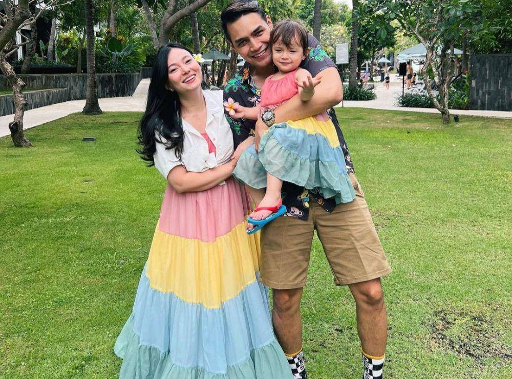 Potret Keluarga Asmirandah dan Jonas Rivanno (instagram.com/asmirandah89)