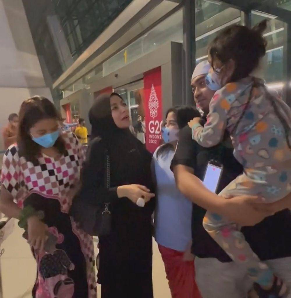 potret Meisya Siregar pulang haji (instagram.com/meisya__siregar)