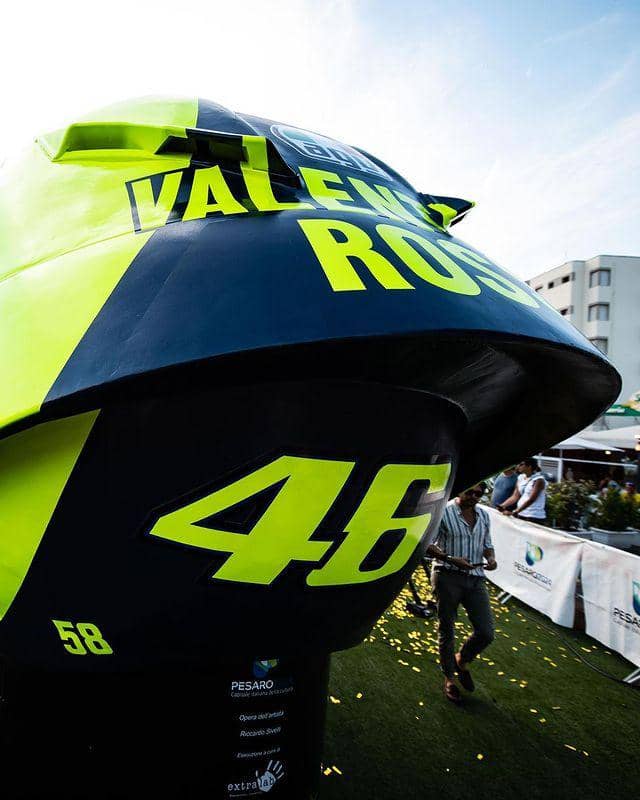 helm raksasa milik Valentino Rossi (instagram.com/valeyellow46)