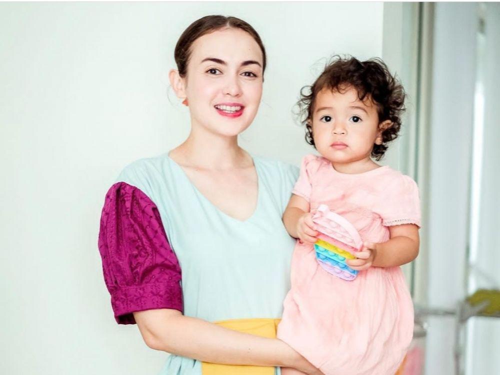 9 Potret Gemas Buah Hati Rianti Cartwright yang Kini Berusia 2 Tahun