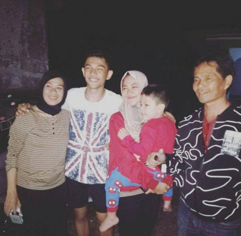 potret Fajar Alfian dengab keluarga (instagram.com/fajaralfian95)