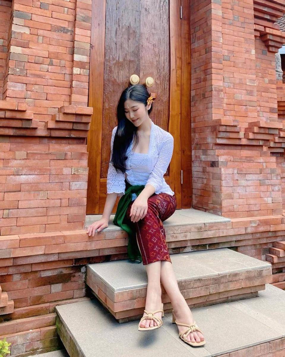 Putu Ayu Saraswati (instagram.com/ayusarasw)