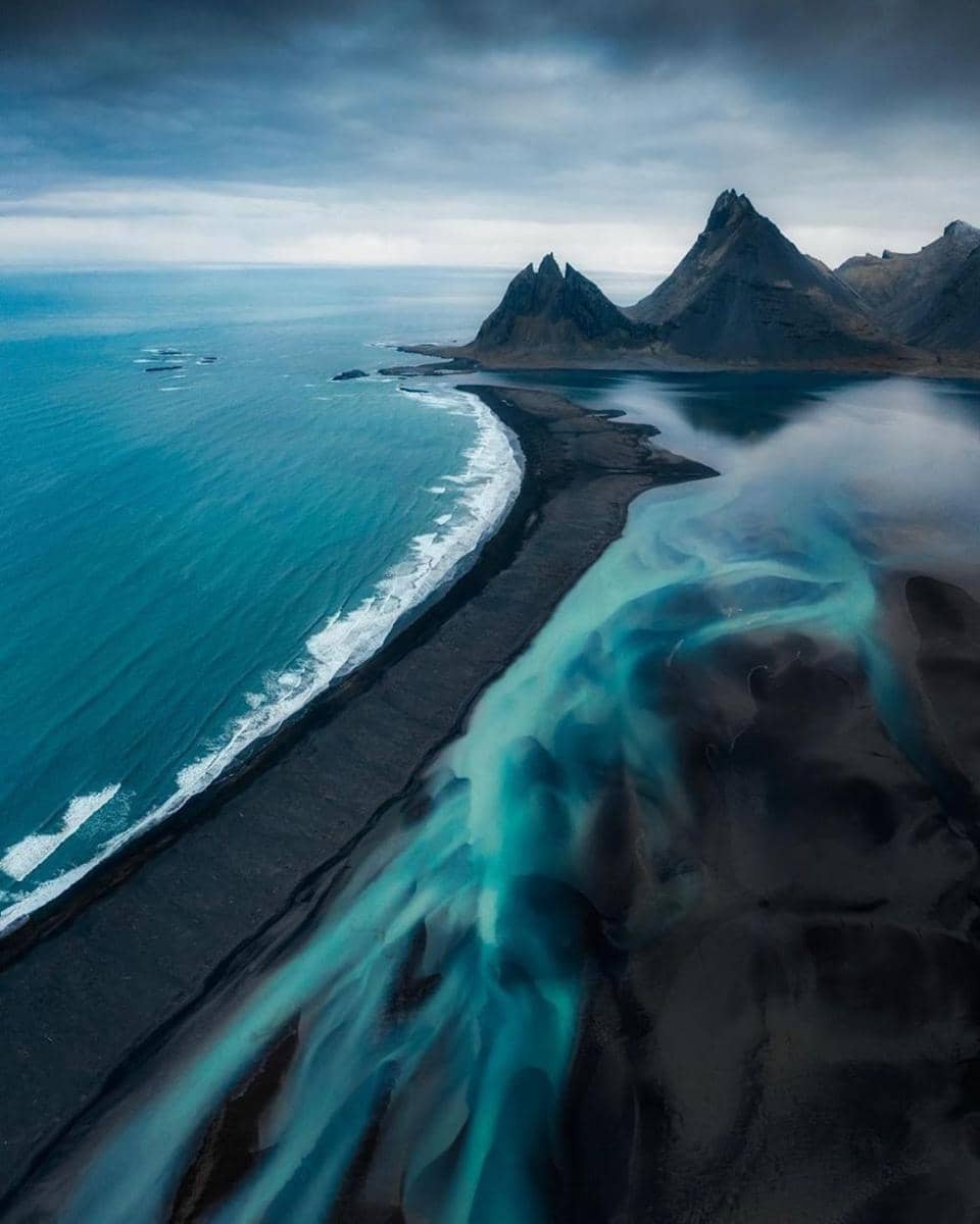 Black Sand Beach (instagram.com/zachtesta)