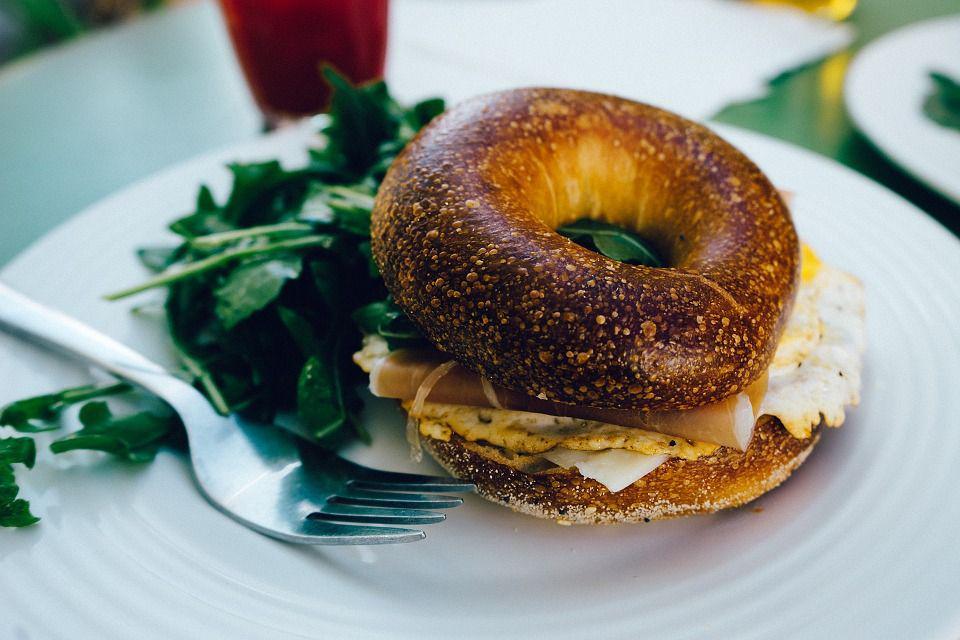 ilustrasi sandwich donut (pixabay.com/JayMantri)