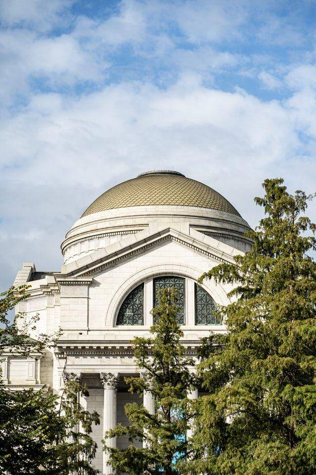 national museum american history (unsplash.com/Christian Lucas)