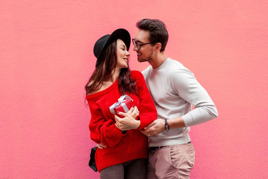 [QUIZ] Pilih 1 Gambar Romantis, Kami Tahu Apa Panggilan Sayangmu dengan Pasangan