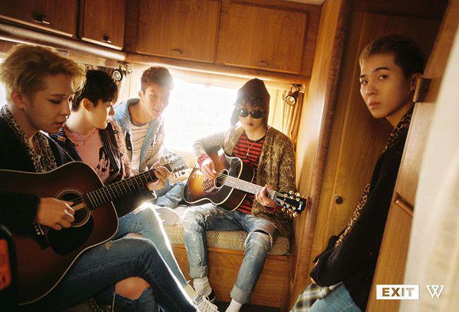 WINNER saat masih lima member dalam proyek album EXIT. (Soompi)