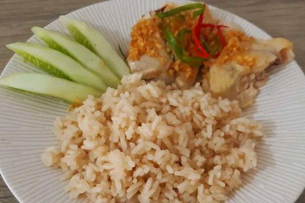 nasi hainan (instagram.com/dapoer_boengsoe)