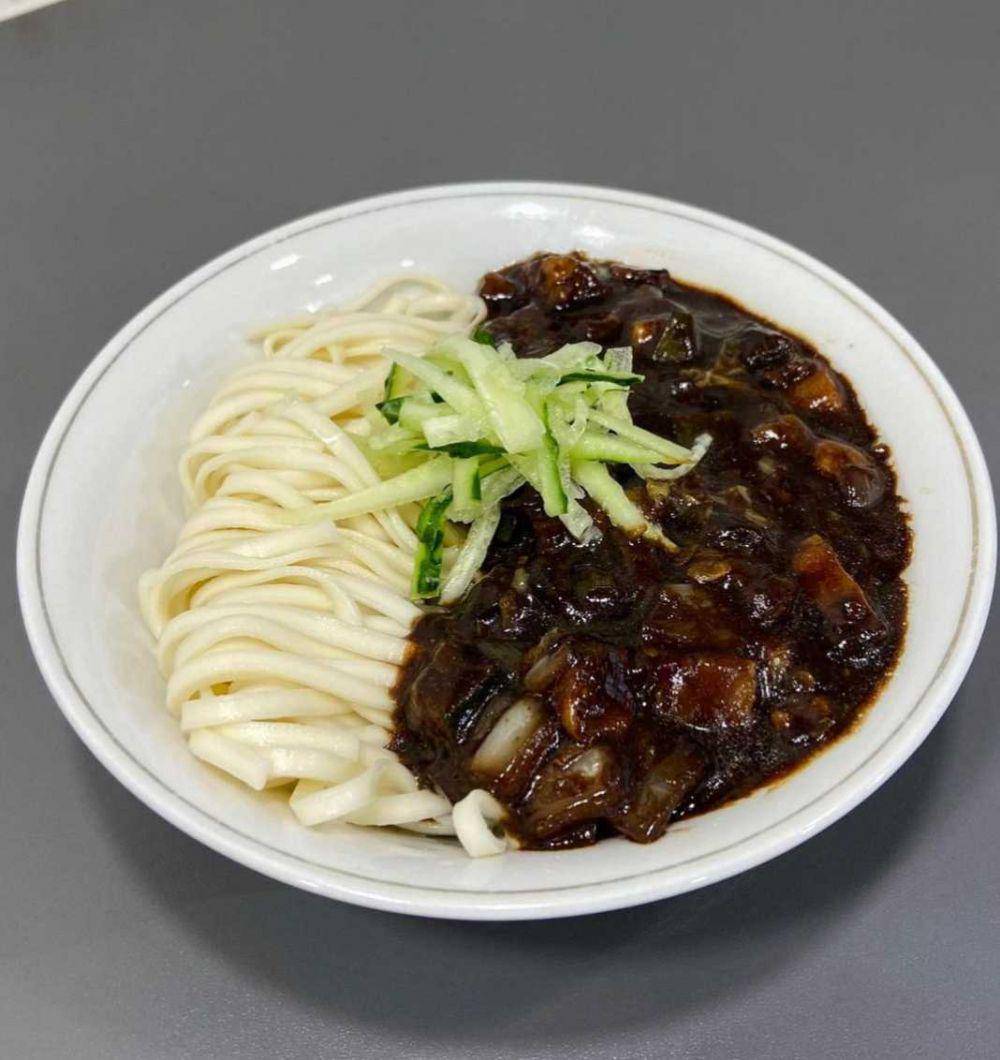 Jajangmyeon (instagram.com/foodbywalczak)
