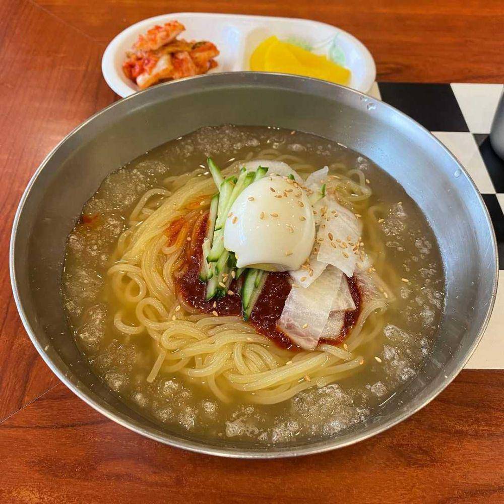 Naengmyeon (instagram.com/gingercinnamon106)